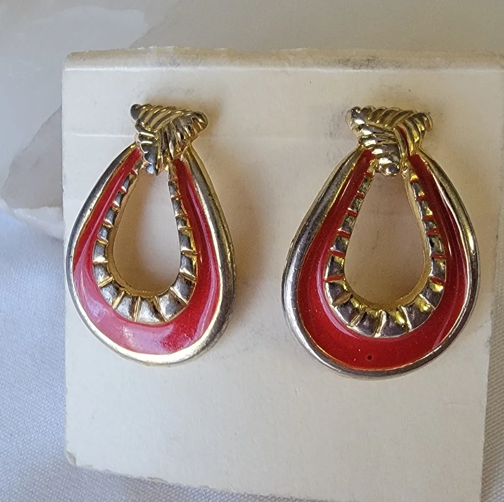 Vintage earrings gold